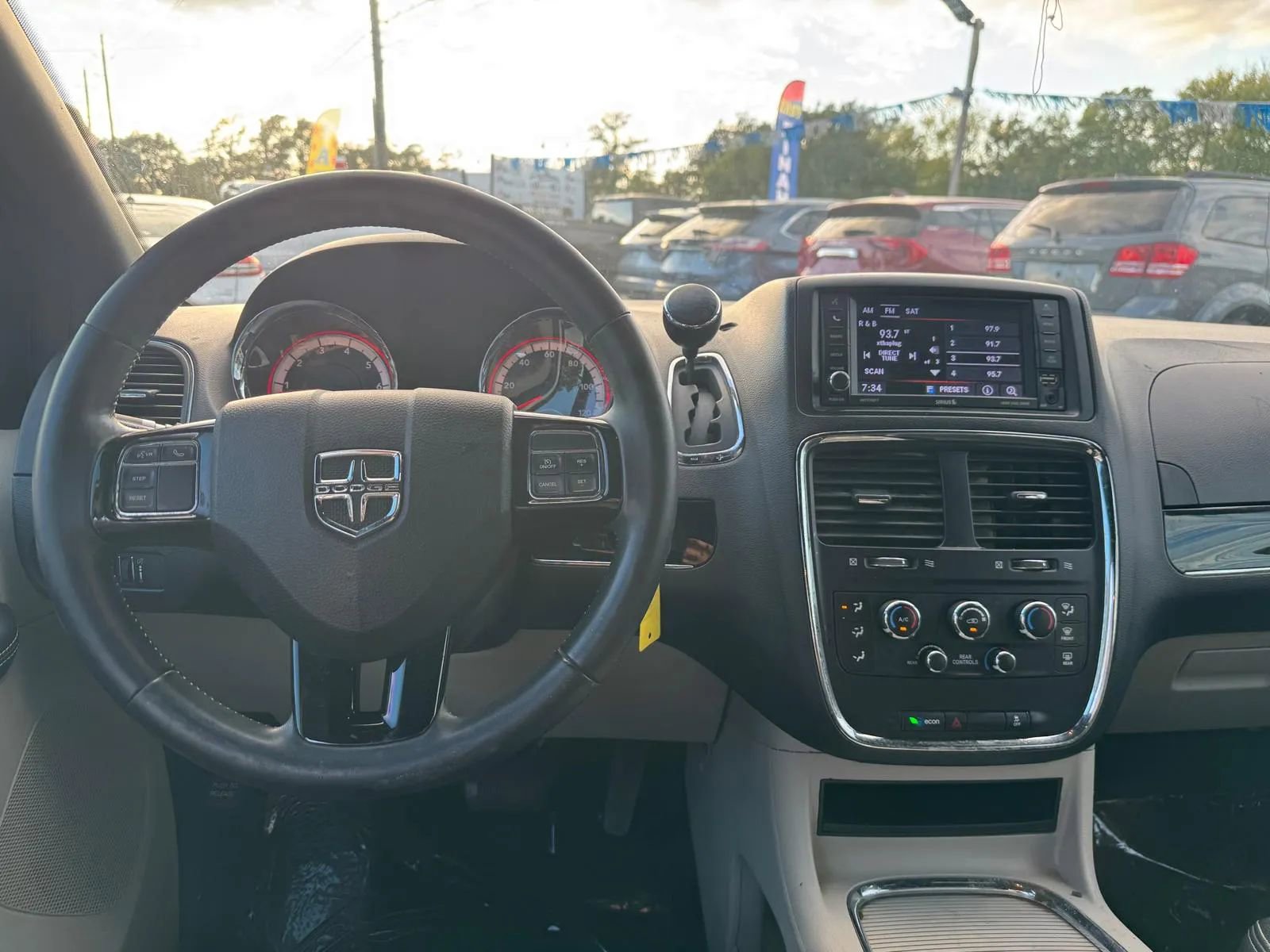 Used 2018 Dodge Grand Caravan SXT image 11