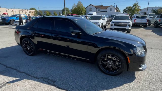 Used 2022 Chrysler 300 Touring L w/ Comfort Group AWD/4WD image 3