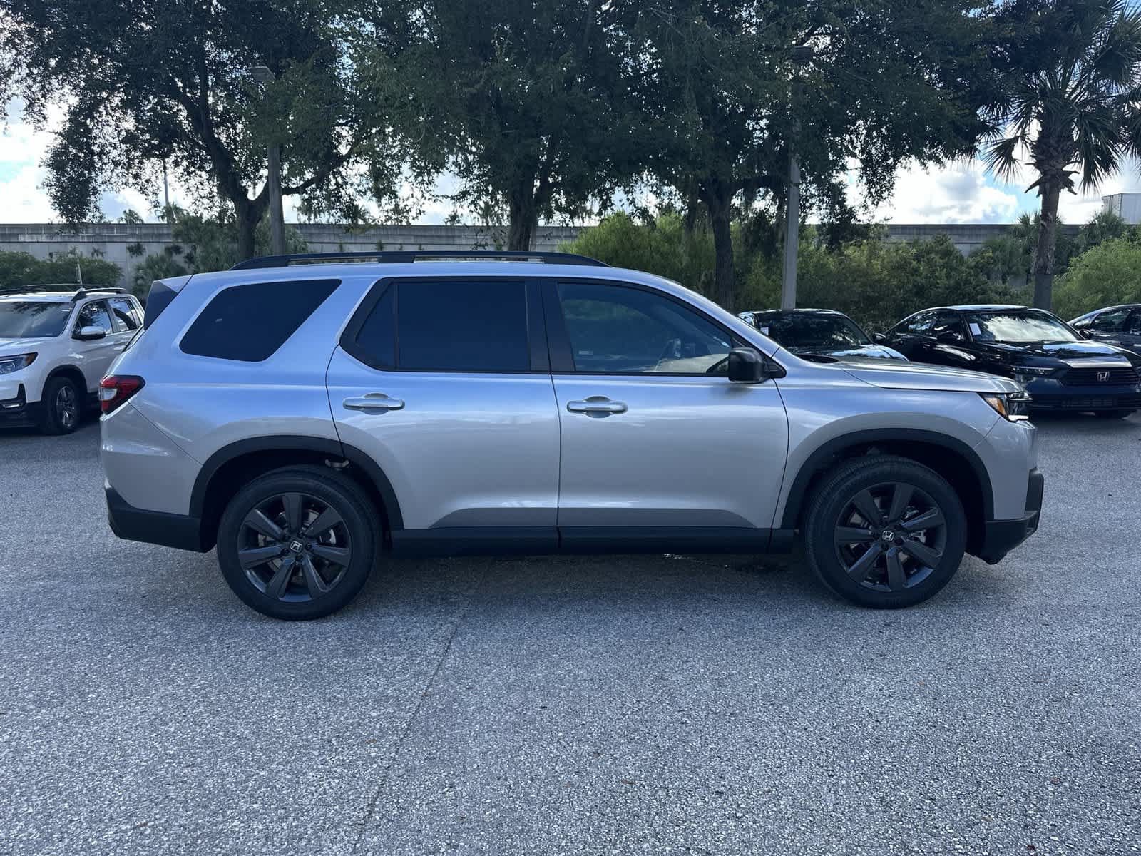 New 2026 Honda Pilot Sport image 7