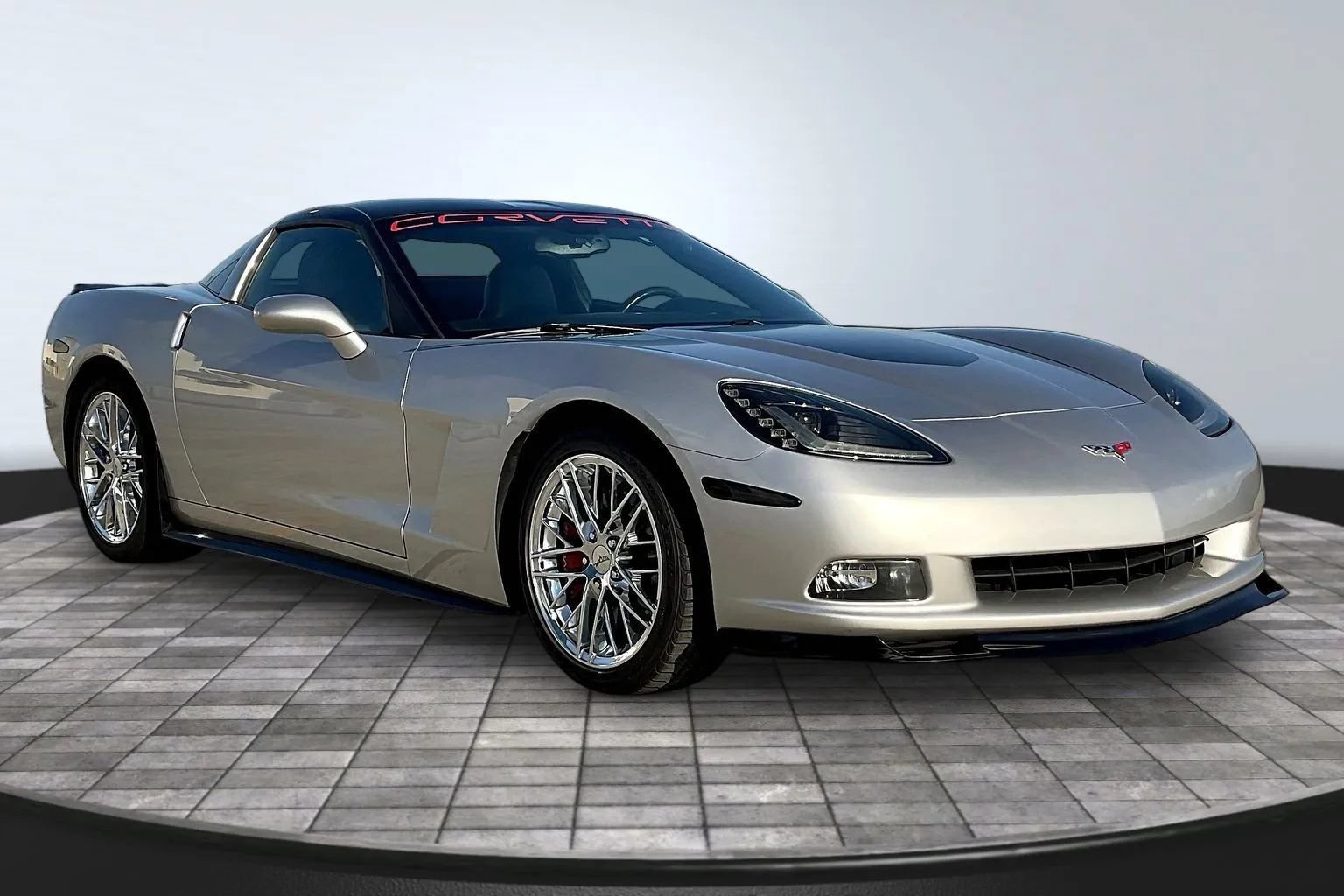 Used 2005 Chevrolet Corvette Coupe w/ Preferred Equipment Group RWD image 3