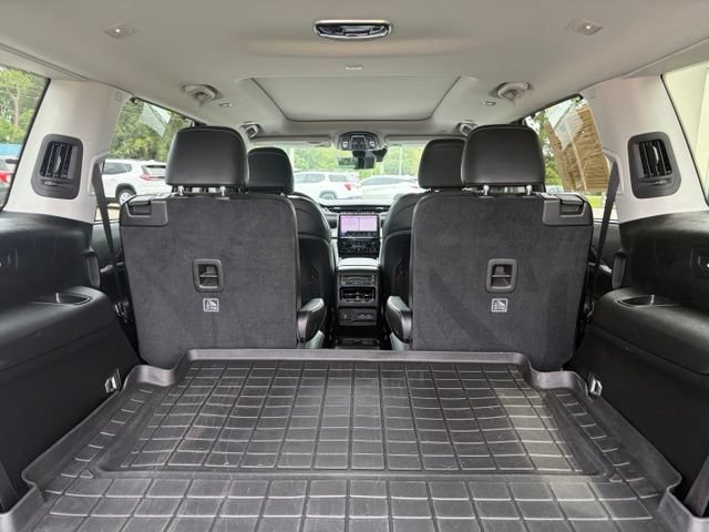 Used 2023 Jeep Grand Cherokee L Limited w/ Luxury Tech Group II RWD image 7