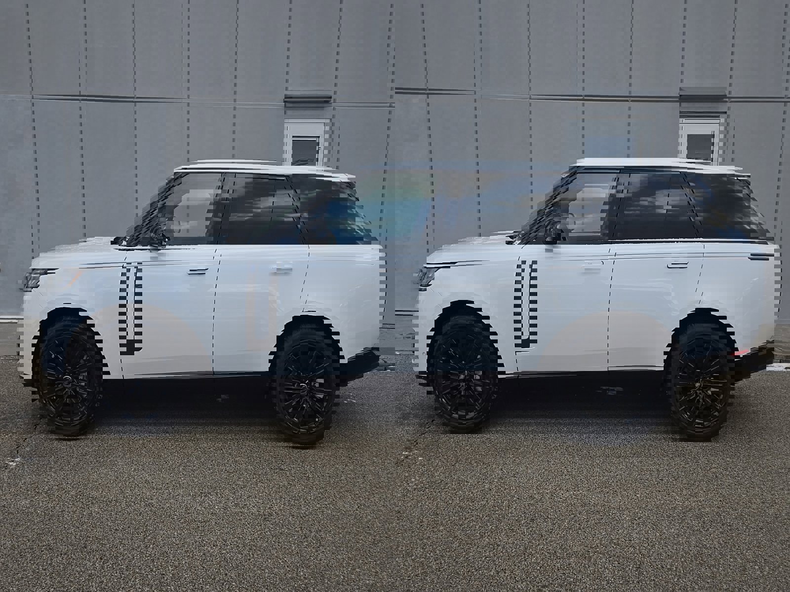 New 2025 Land Rover Range Rover SE image 3