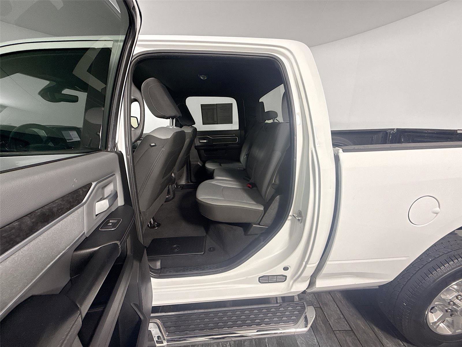 Used 2023 RAM 2500 Big Horn w/ Level 1 Equipment Group image 17