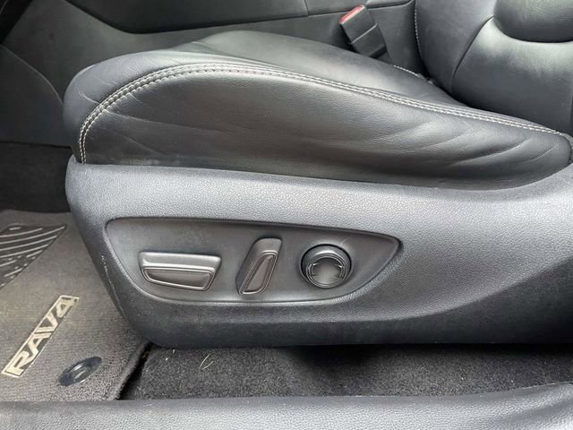 Used 2019 Toyota RAV4 Limited image 21