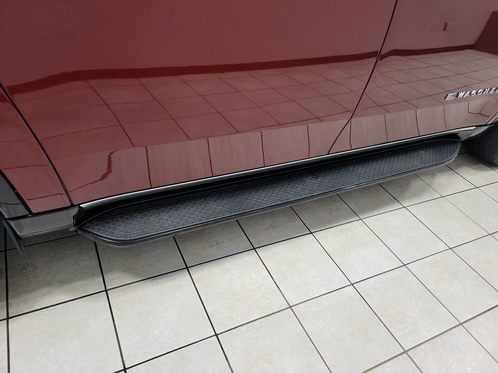 Used 2023 Jeep Wagoneer L Series II w/ Convenience Group I AWD/4WD image 17