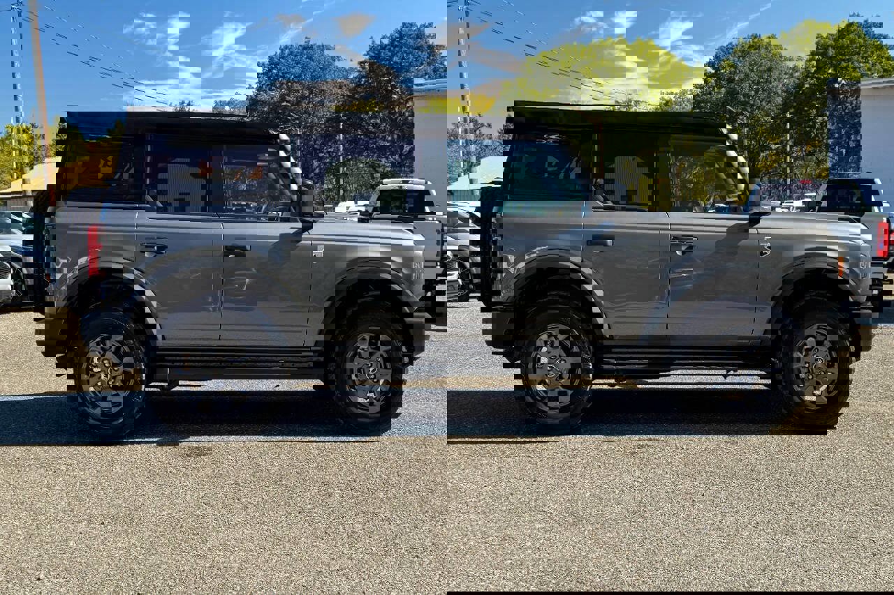 Used 2024 Ford Bronco Big Bend image 2