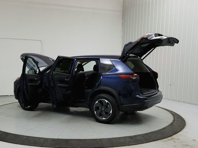 Used 2025 Nissan Rogue SV FWD image 13