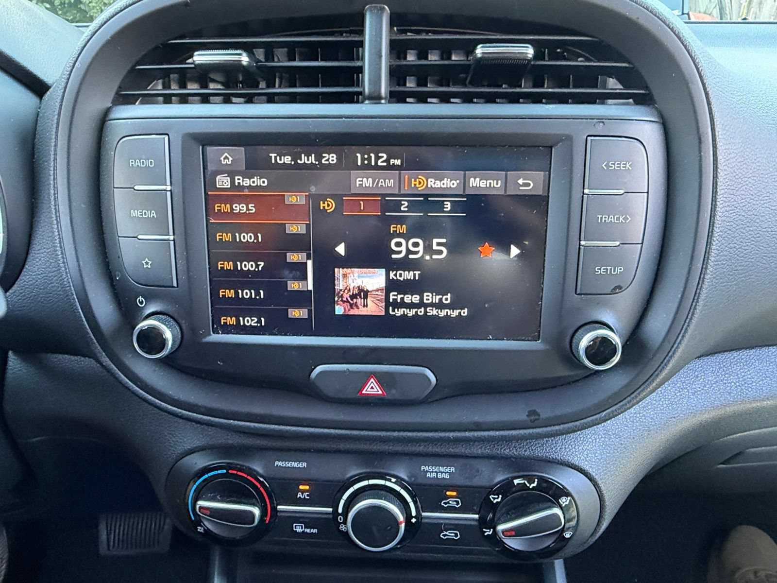 Used 2025 Kia Soul LX w/ LX Technology Package FWD image 16