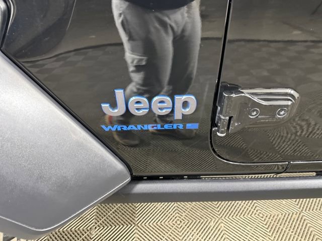 Used 2023 Jeep Wrangler Unlimited w/ 8.4" Radio Group image 10
