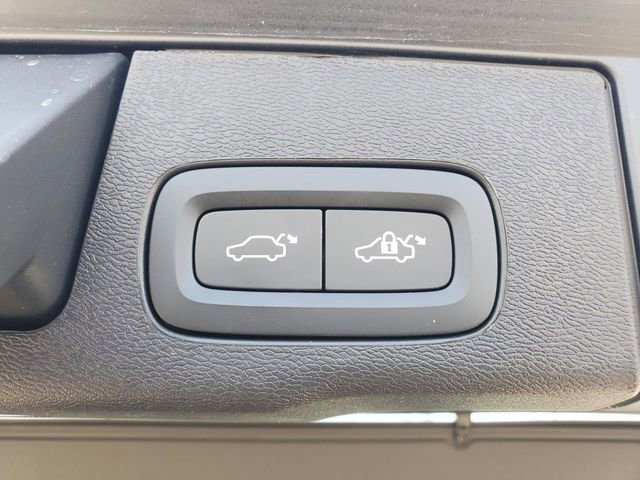 Certified 2026 Volvo XC60 B5 Plus w/ Protection Package Premier image 33