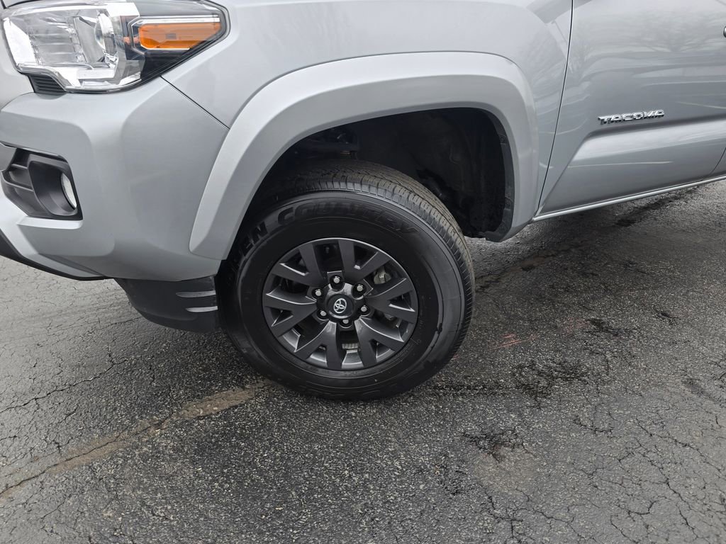 Certified 2023 Toyota Tacoma SR5 AWD/4WD image 2