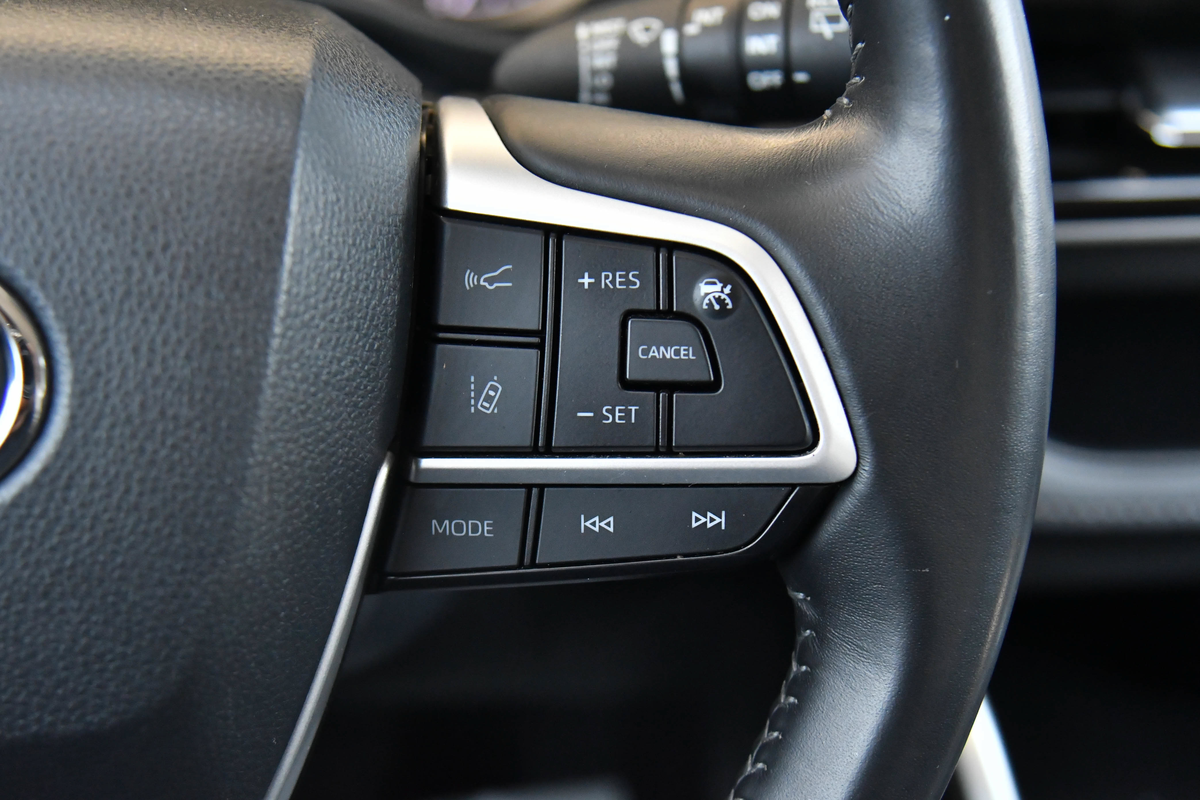 Used 2024 Toyota Highlander LE AWD/4WD image 31