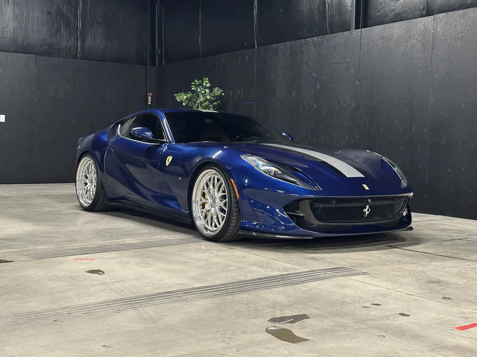 Used 2018 Ferrari 812 Superfast RWD image 10