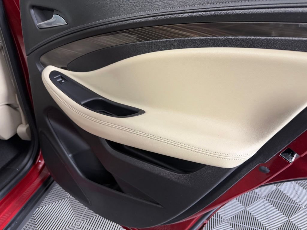 Used 2020 Buick Envision Essence FWD image 29