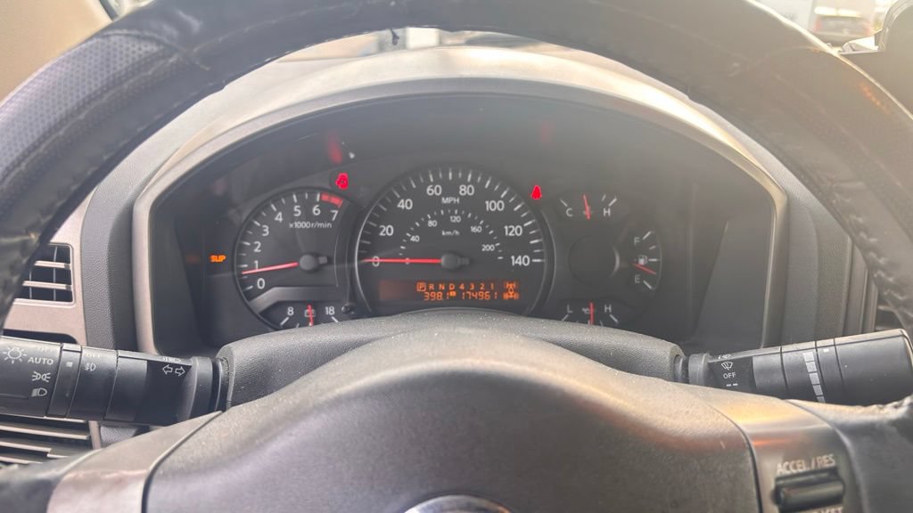 Used 2004 Nissan Titan LE AWD/4WD image 12