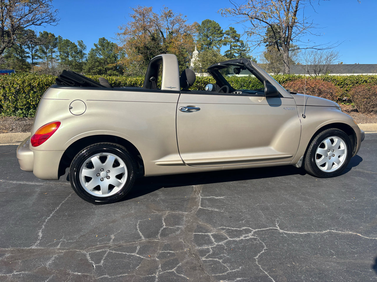 Used 2005 Chrysler PT Cruiser Convertible image 9