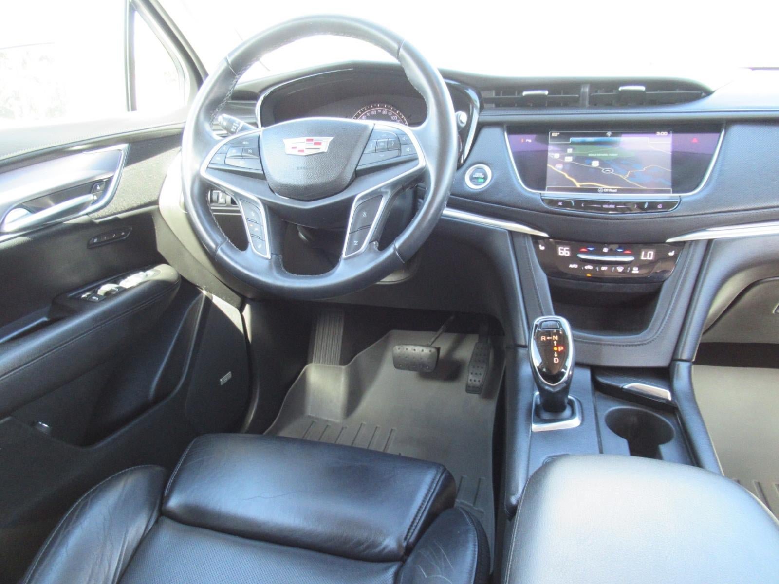 Used 2017 Cadillac XT5 Luxury w/ Driver Awareness Package FWD image 13