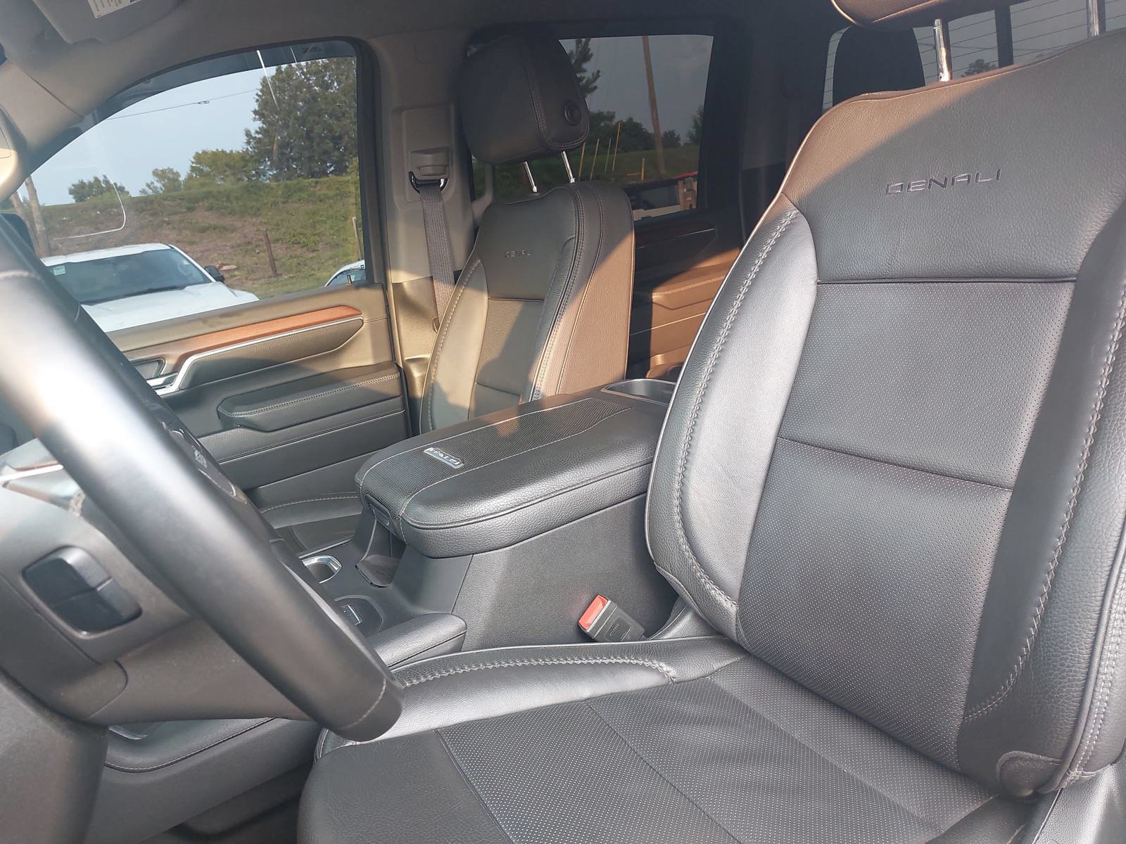 Used 2024 GMC Sierra 2500 Denali w/ Technology Package AWD/4WD image 16