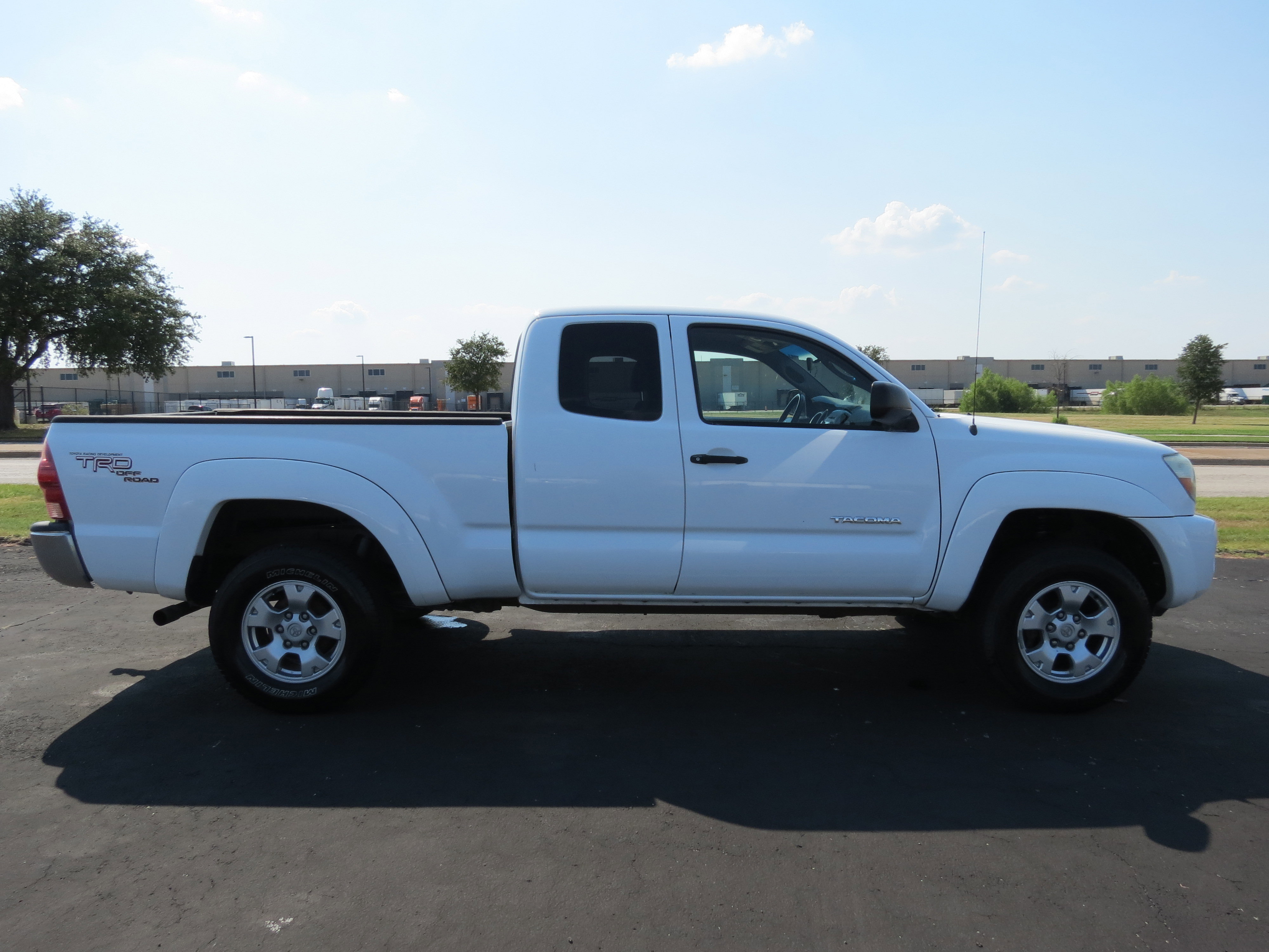 Used 2005 Toyota Tacoma PreRunner image 4
