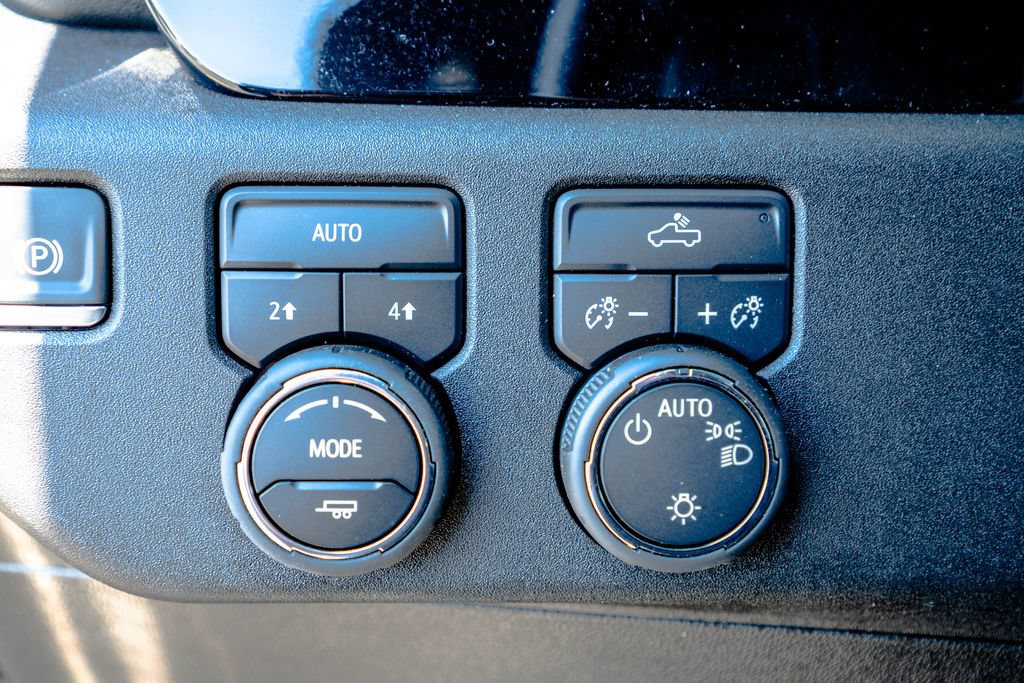 Certified 2025 Chevrolet Silverado 1500 LT AWD/4WD image 24