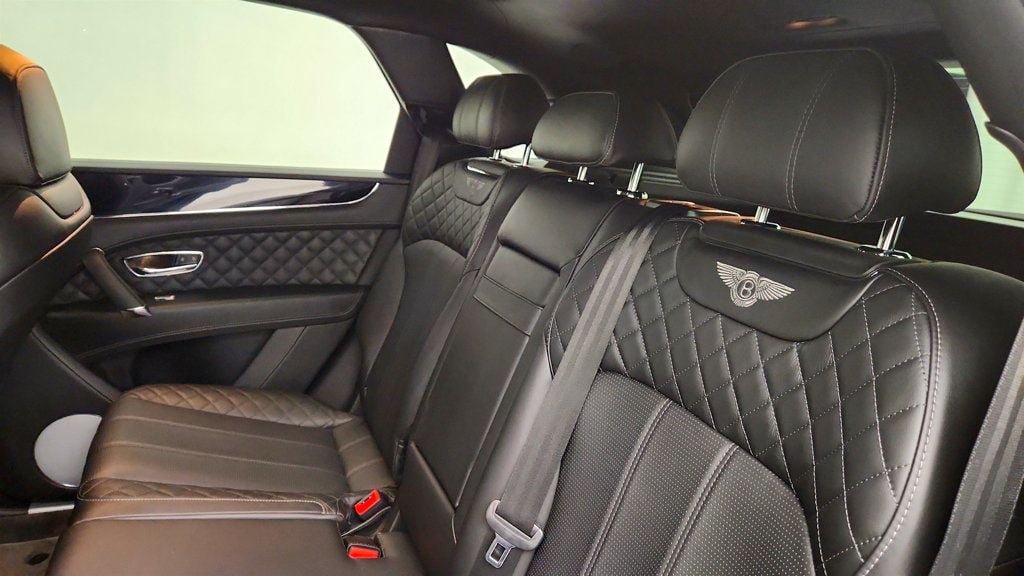 Used 2018 Bentley Bentayga AWD/4WD image 29