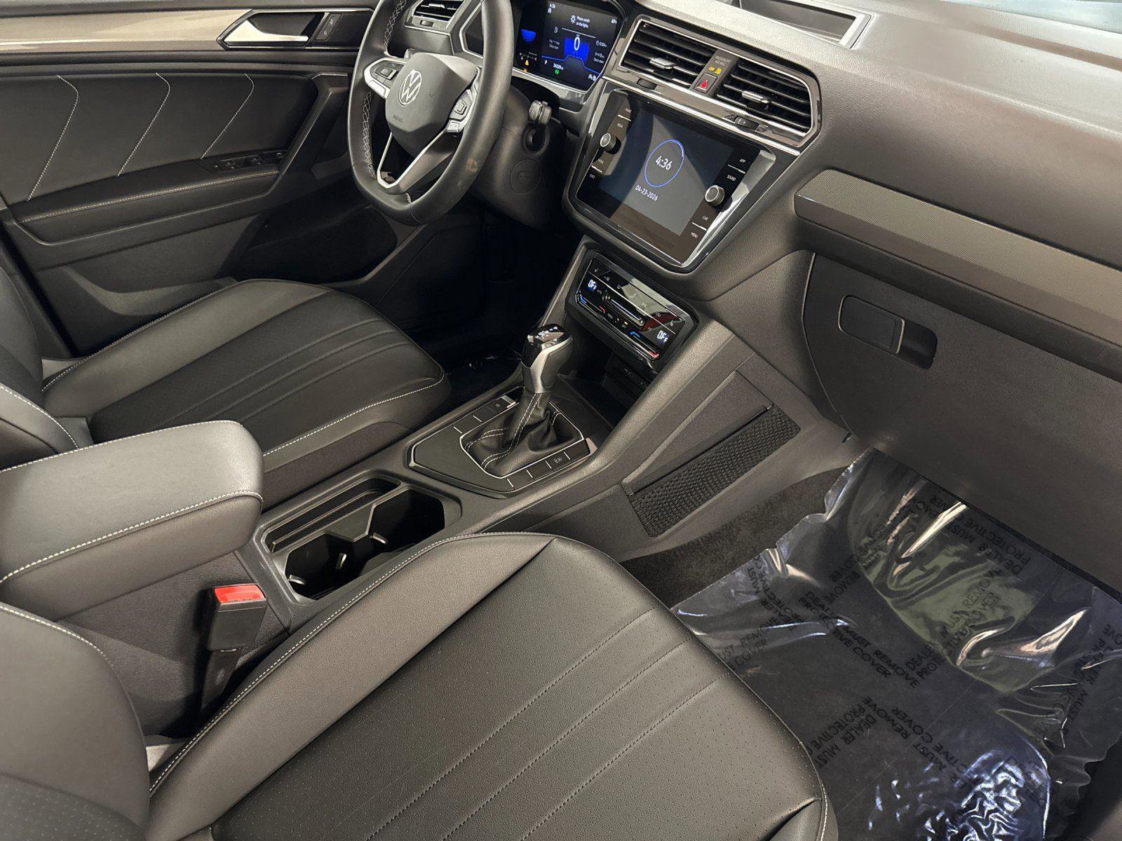 Used 2023 Volkswagen Tiguan SE w/ Panoramic Sunroof Package FWD image 15