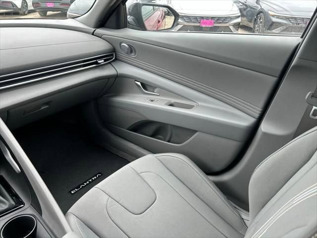 Used 2025 Hyundai Elantra Sport image 19