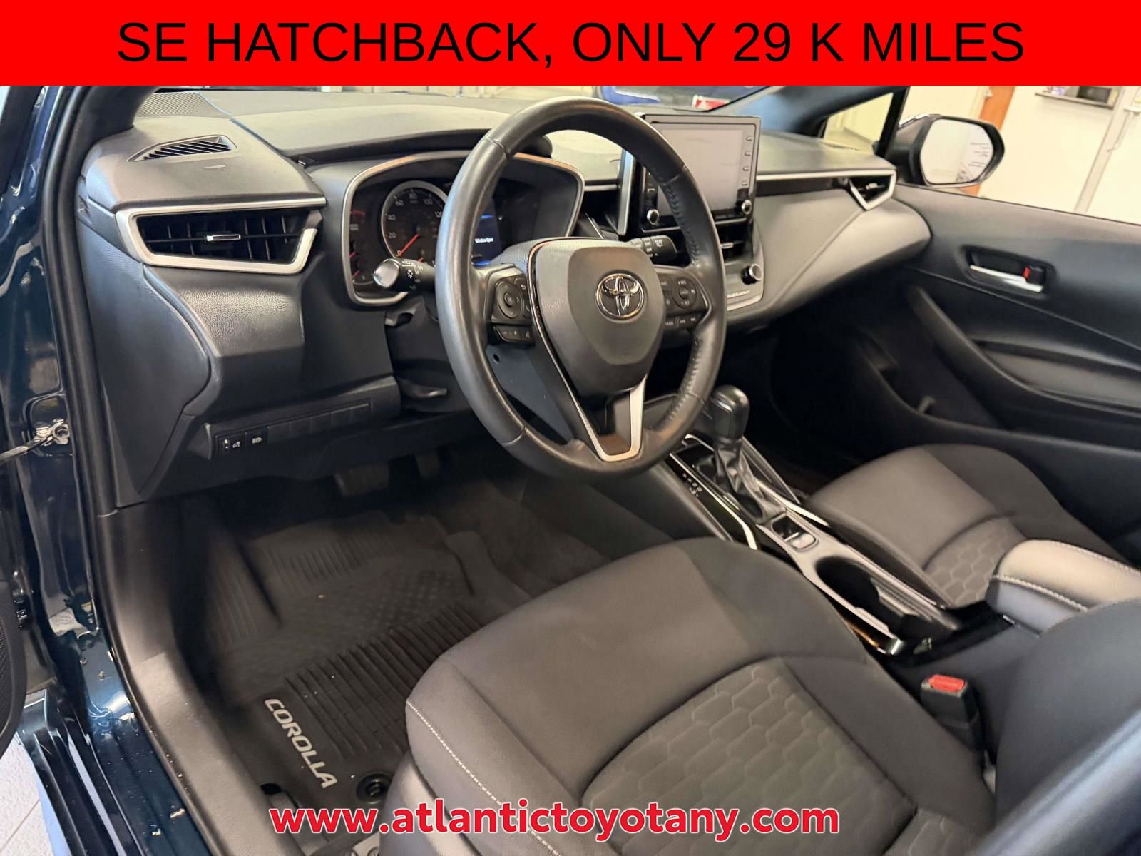 Used 2022 Toyota Corolla SE w/ SE Preferred Package image 10