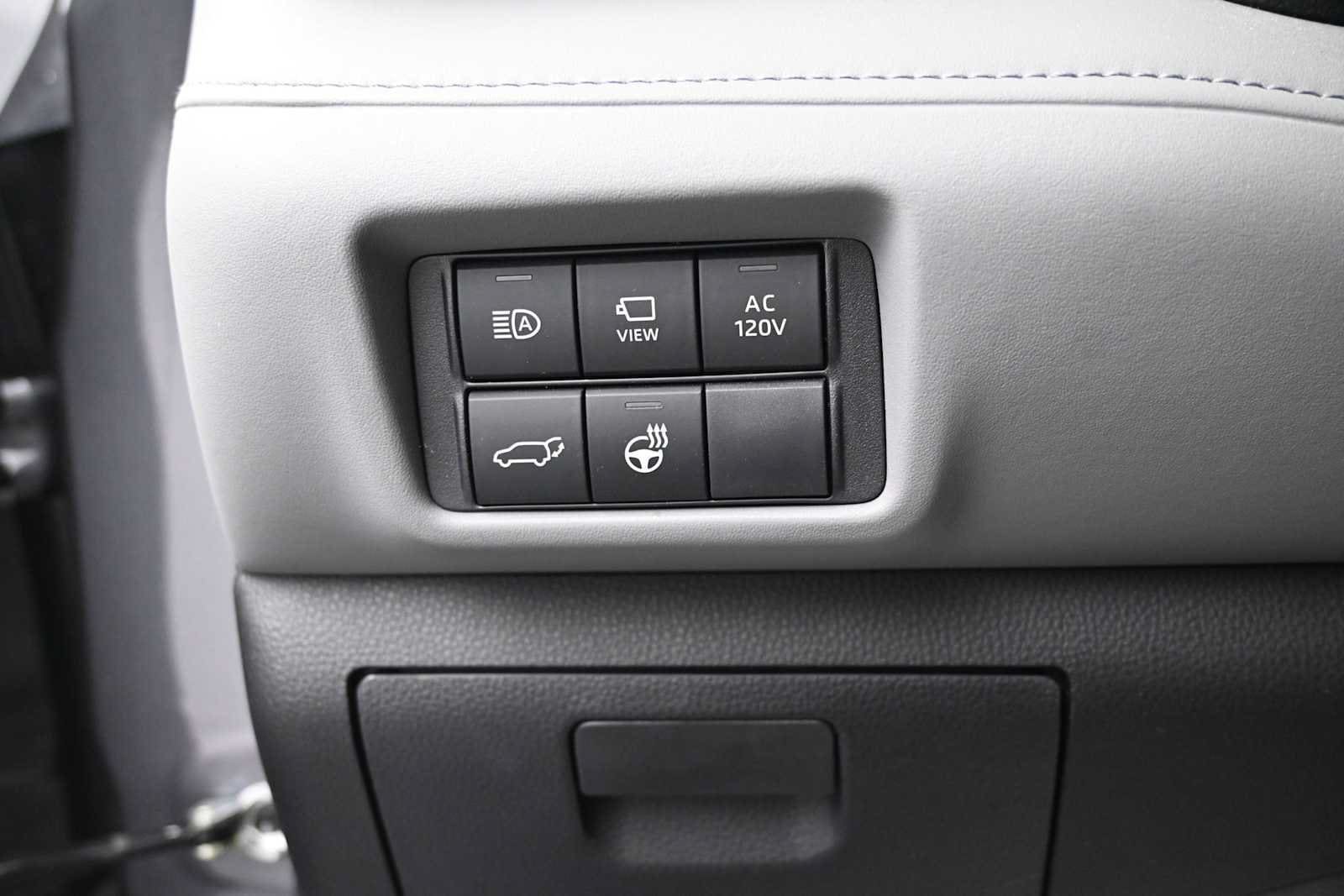 Used 2024 Toyota Highlander Platinum AWD/4WD image 10