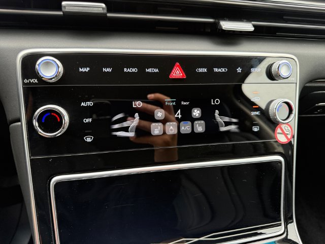 Used 2025 Genesis GV80 2.5T Standard AWD/4WD image 17