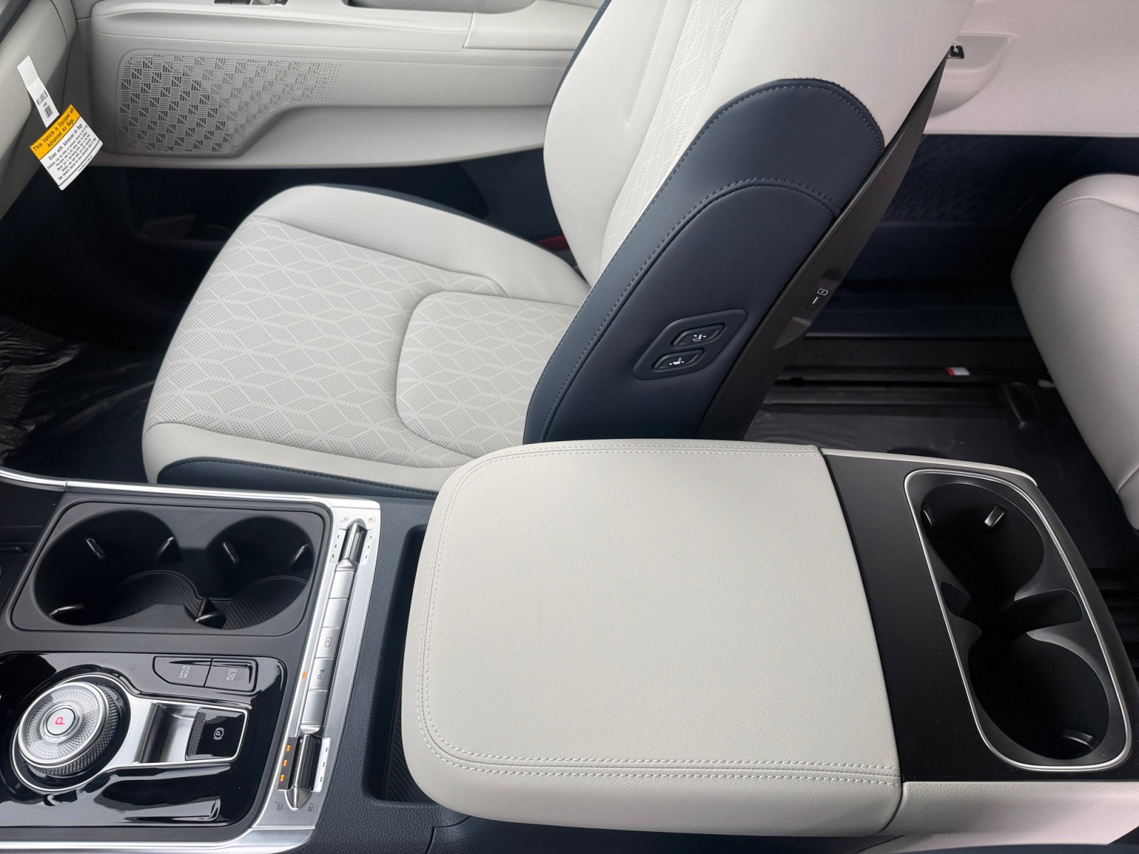 New 2026 Kia Carnival SX w/ SX Dark Edition Package image 14