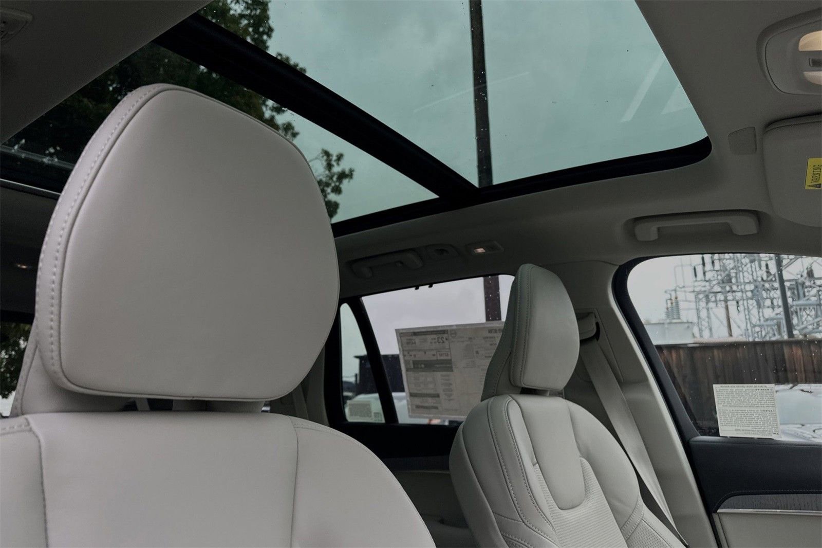 Certified 2025 Volvo XC90 B6 Ultra w/ Protection Package Premier image 17