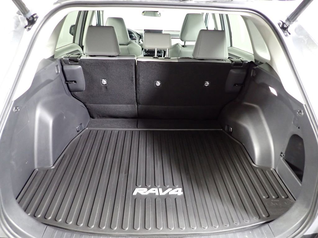 Used 2023 Toyota RAV4 XLE Premium image 18