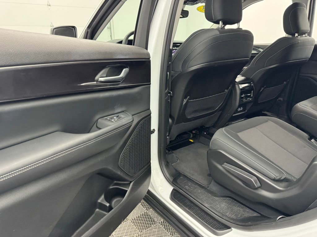 Used 2023 Jeep Grand Cherokee L Laredo AWD/4WD image 37
