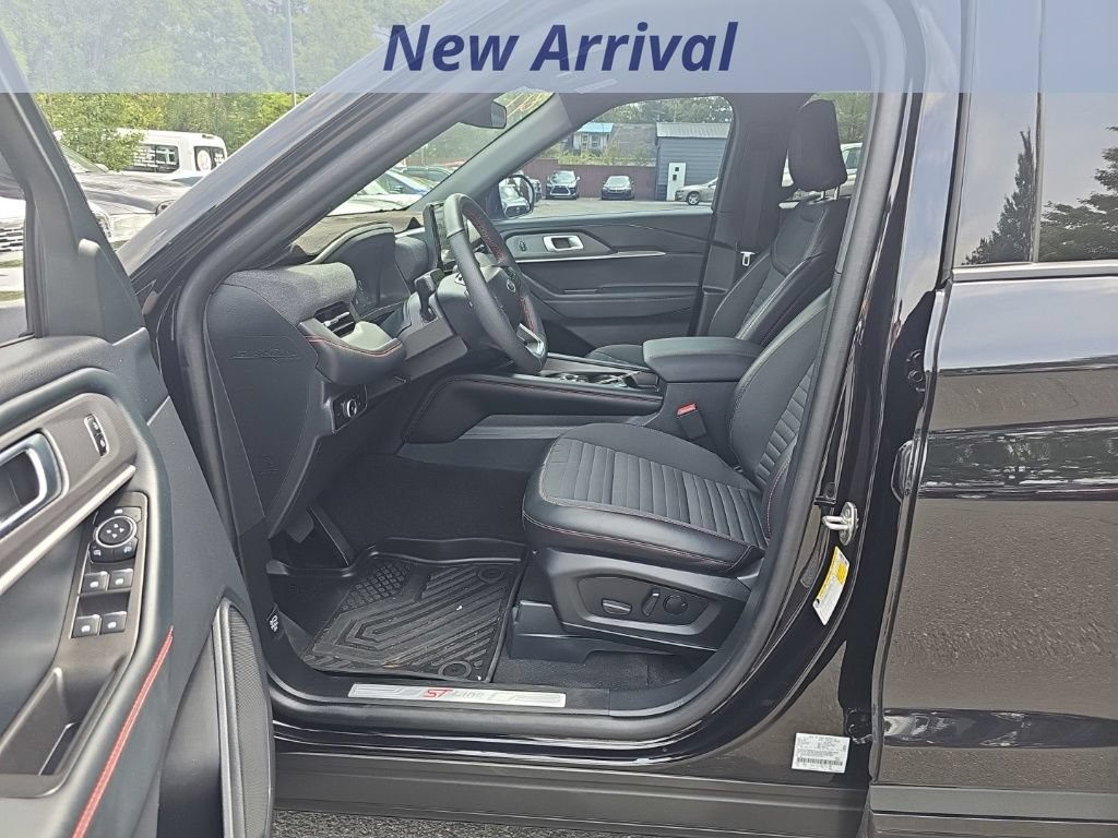 Used 2025 Ford Explorer ST-Line AWD/4WD image 8