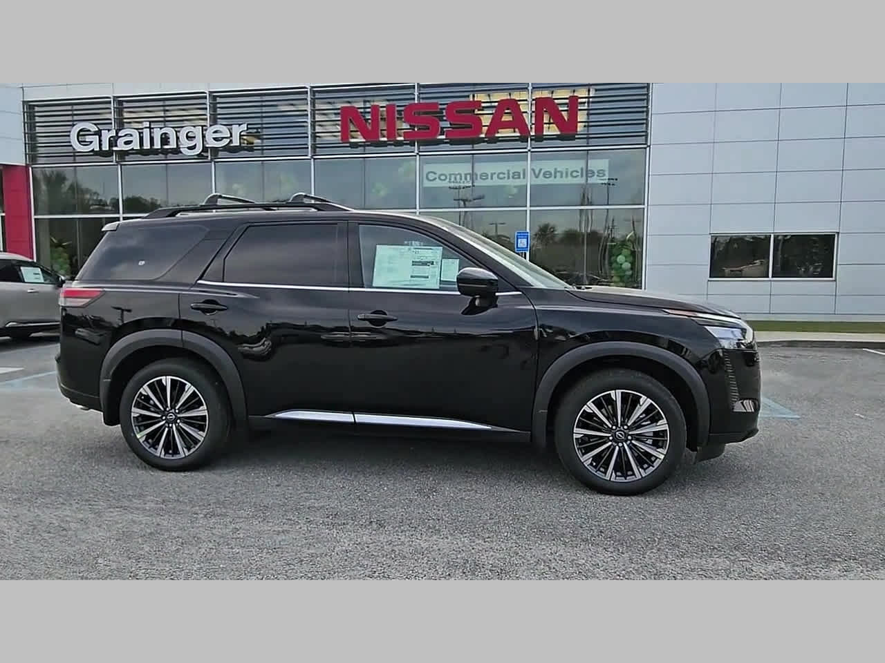 New 2026 Nissan Pathfinder Platinum FWD image 34
