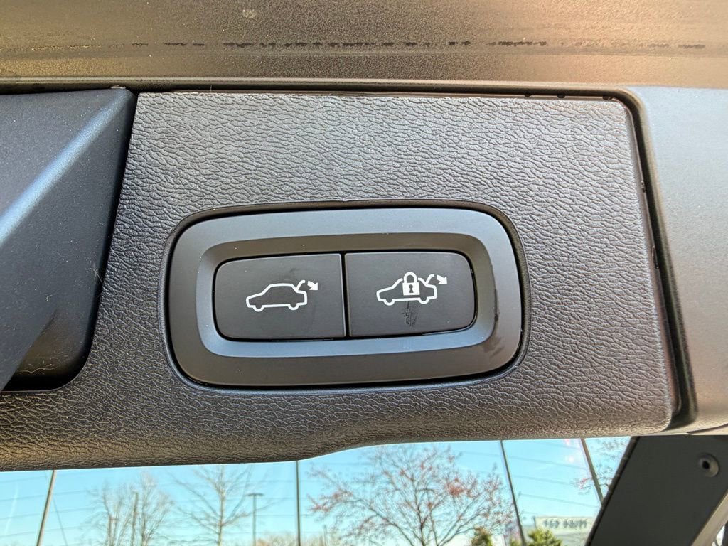 Used 2024 Volvo XC60 B5 Ultimate w/ Protection Package Premier image 34