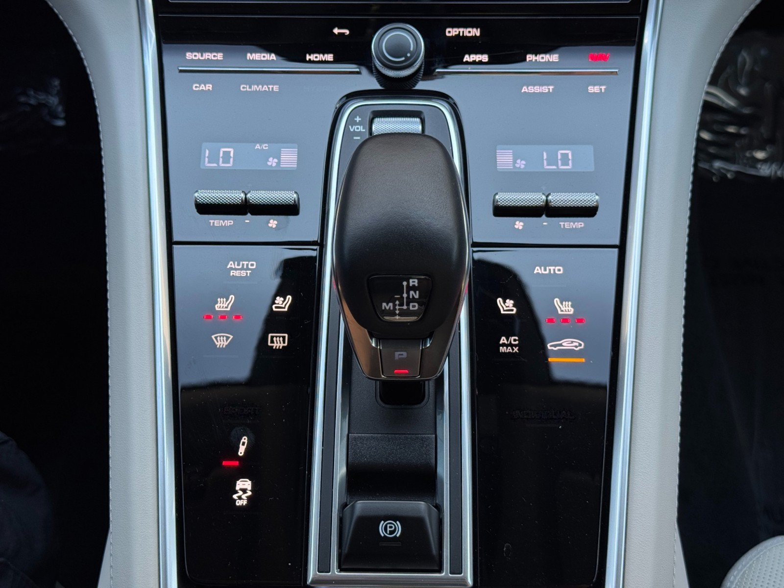 Used 2023 Porsche Panamera Platinum Edition RWD image 34