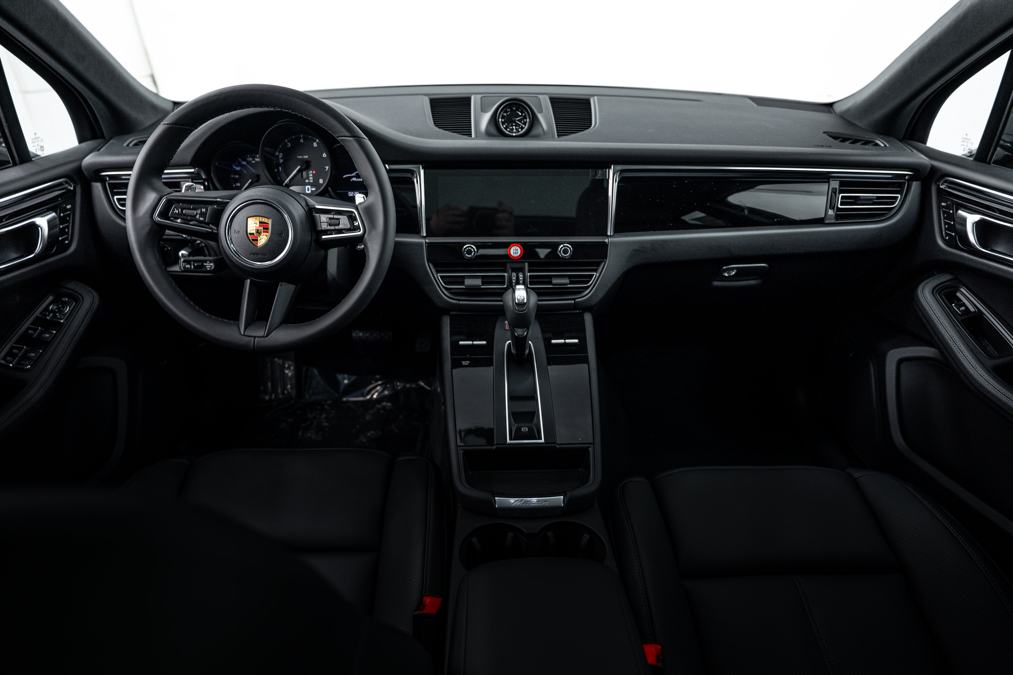 Certified 2026 Porsche Macan AWD/4WD image 23