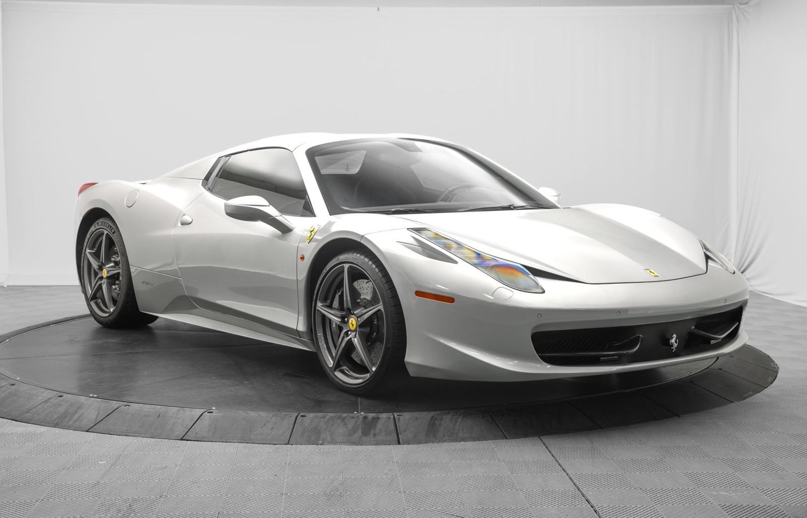 Used 2012 Ferrari 458 Spider RWD image 9