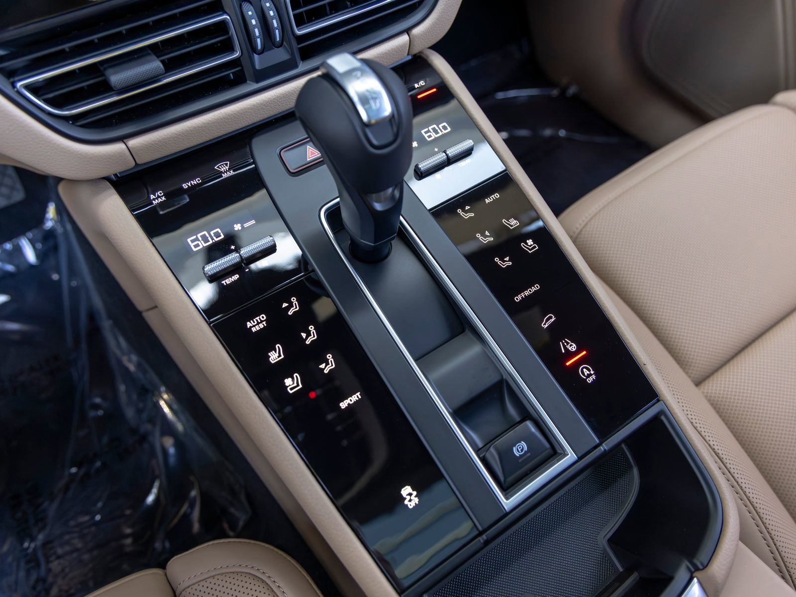 Certified 2026 Porsche Macan AWD/4WD image 41