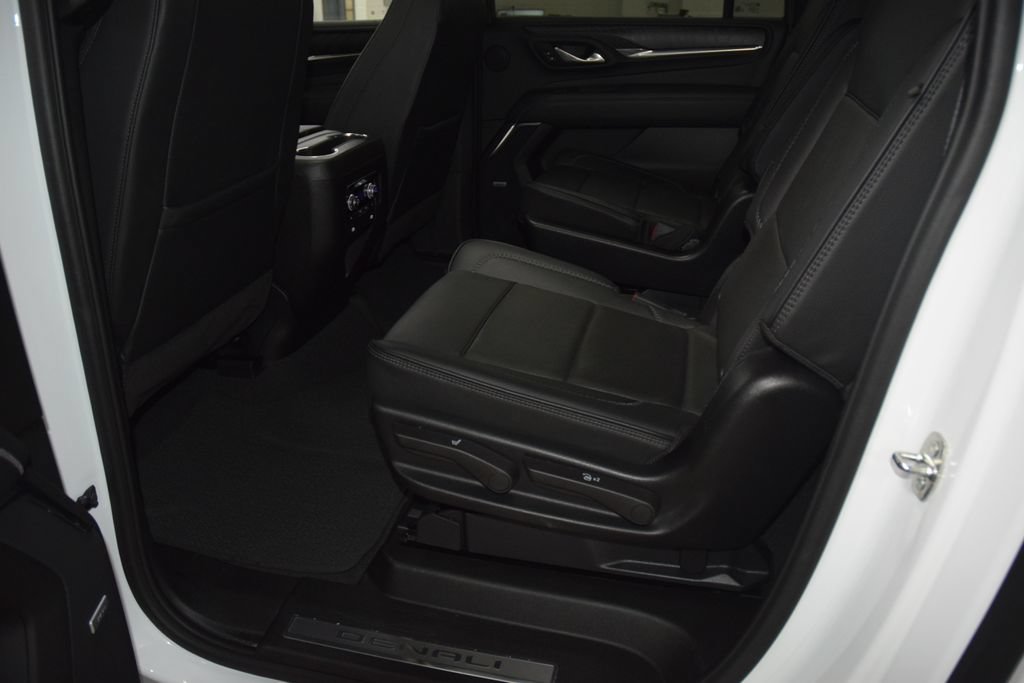 Used 2024 GMC Yukon XL Denali AWD/4WD image 44