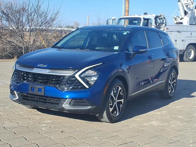 Used 2023 Kia Sportage EX image 2