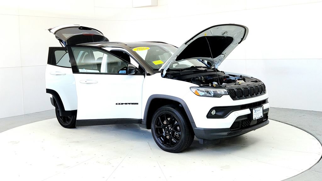 Used 2023 Jeep Compass Latitude w/ Sun and Sound Group AWD/4WD image 12