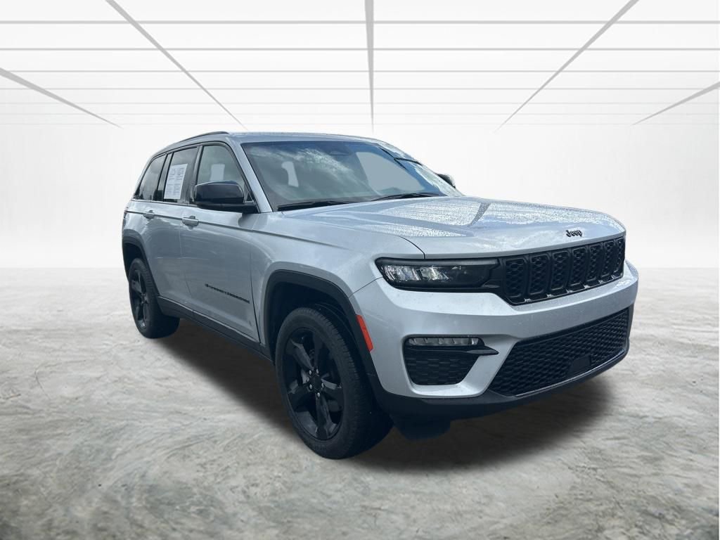 Used 2024 Jeep Grand Cherokee Limited w/ Black Appearance Package RWD image 2
