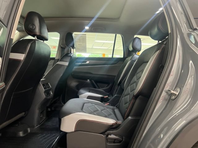 Used 2024 Volkswagen Atlas Peak Edition SE AWD/4WD image 16