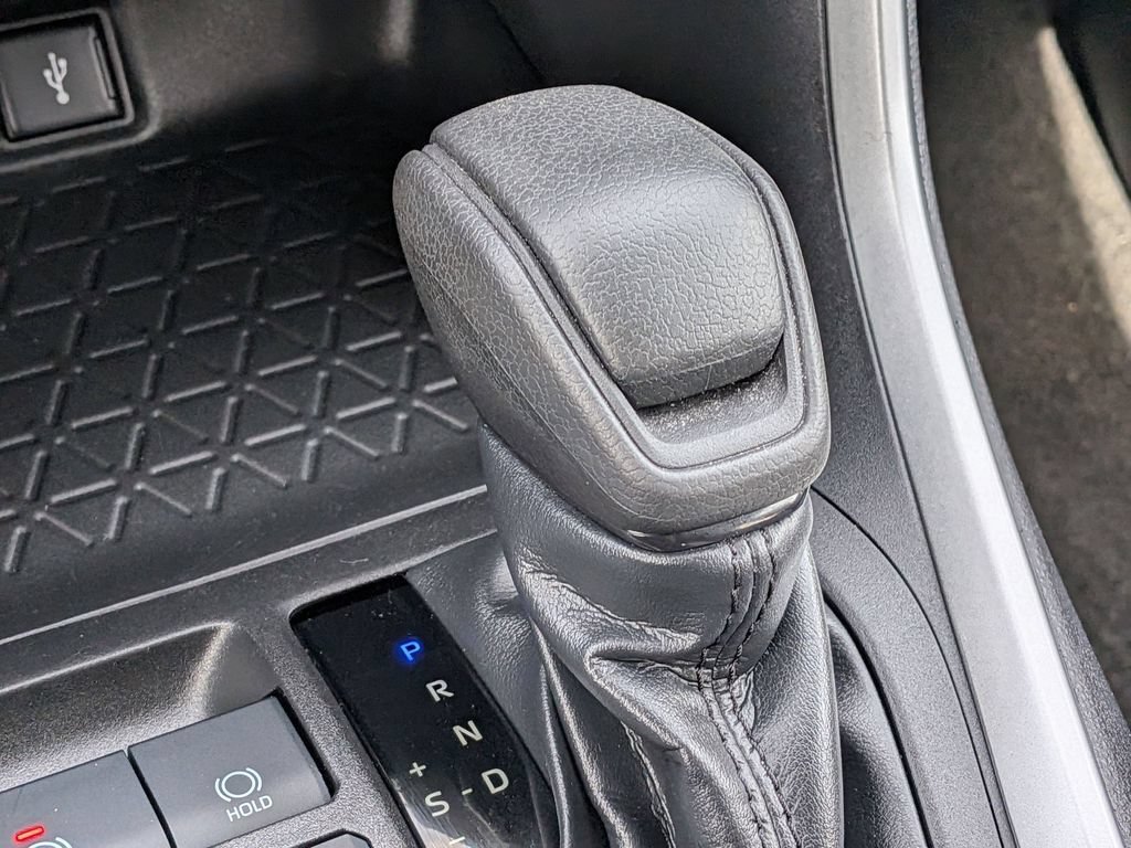Used 2022 Toyota RAV4 XLE AWD/4WD image 17