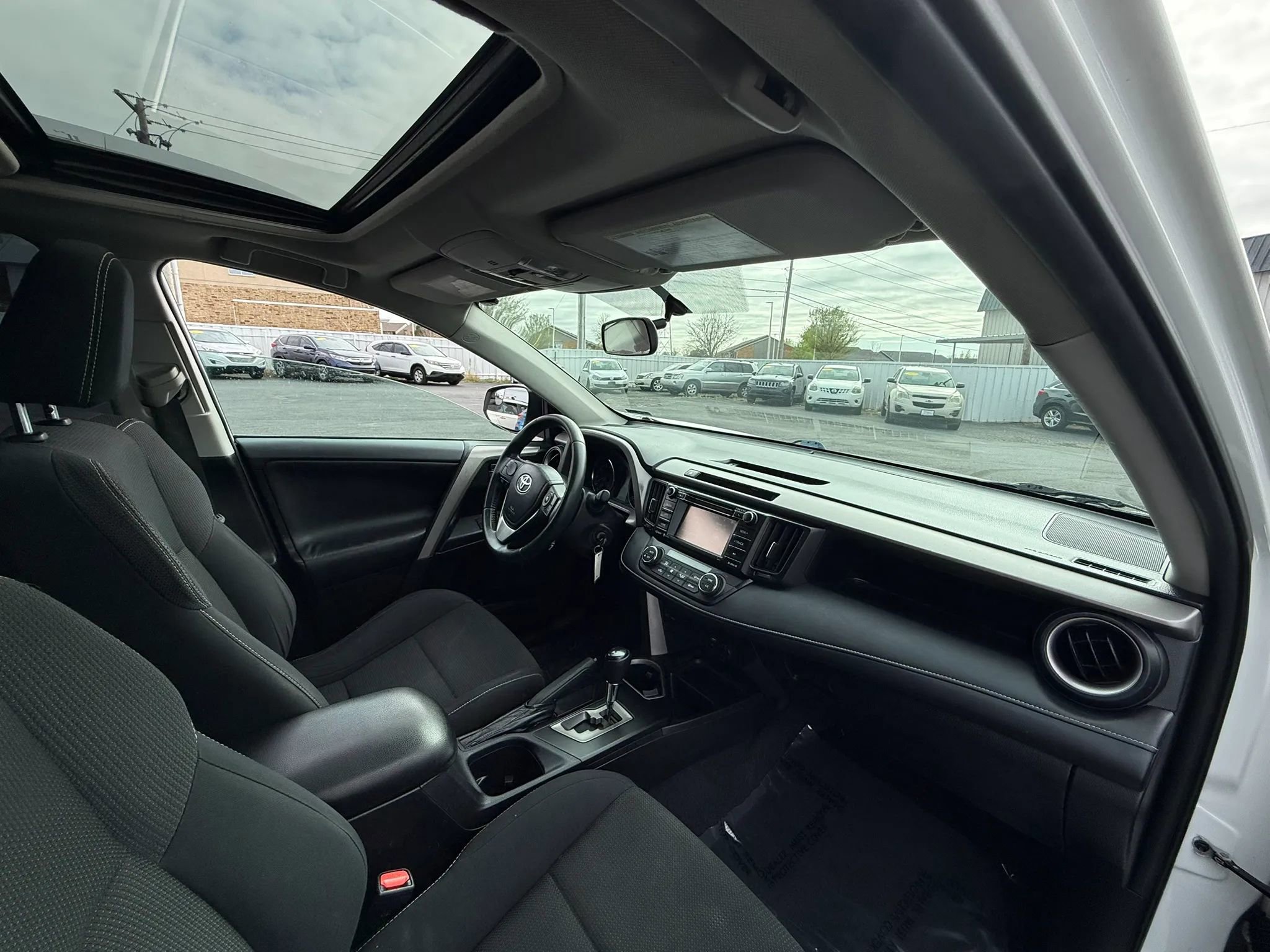 Used 2016 Toyota RAV4 XLE AWD/4WD image 10