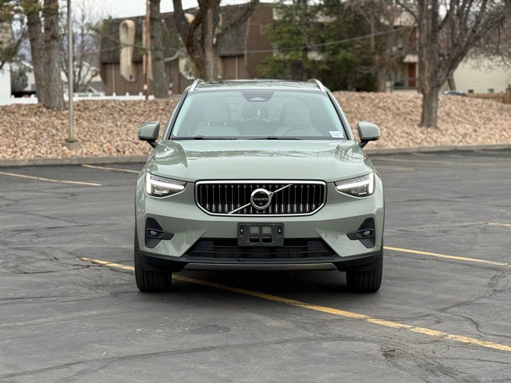 Used 2023 Volvo XC40 B5 Ultimate w/ Protection Package Premier image 2