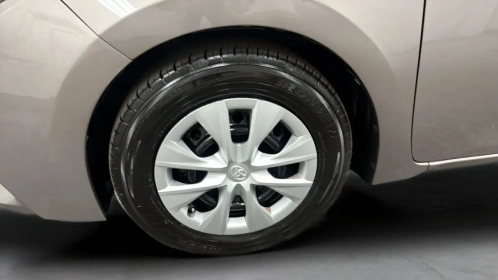 Used 2014 Toyota Corolla LE FWD image 26